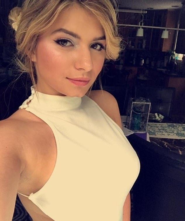 Sevgilisinden ayrılınca yabancılarla öpüşüp poz veren turist galerisi resim 2