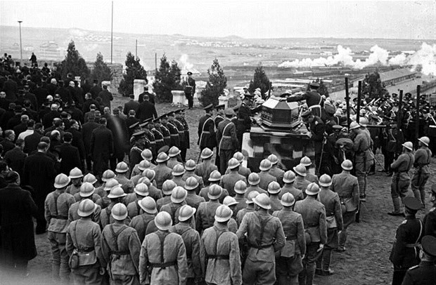 Atatürk’ün cenazesinden fotoğraflar... galerisi resim 17