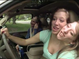 ‘Yaşamaz’ denen yapışık ikizler 29 yaşına geldi; öğretmen oldu