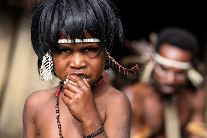 Sevdiği biri ölünce parmaklarını kesiyorlar galerisi resim 3