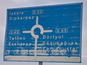 "Yol yoksa seyrüsefer yok"  grubunda paylaşılan yol tabelaları