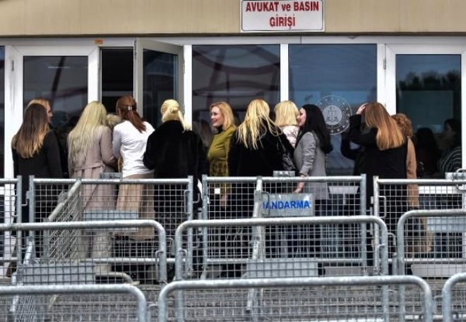 2 ay önce tahliye olan Kedicikler, Adnan Oktar için Silivri'de! galerisi resim 1