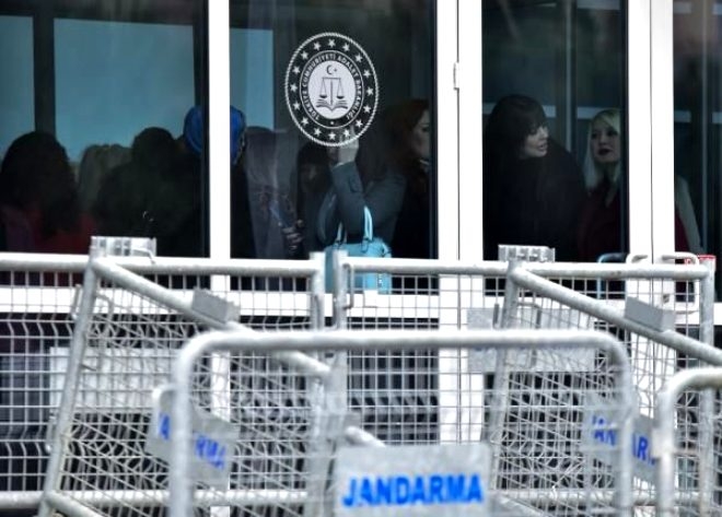 2 ay önce tahliye olan Kedicikler, Adnan Oktar için Silivri'de! galerisi resim 10