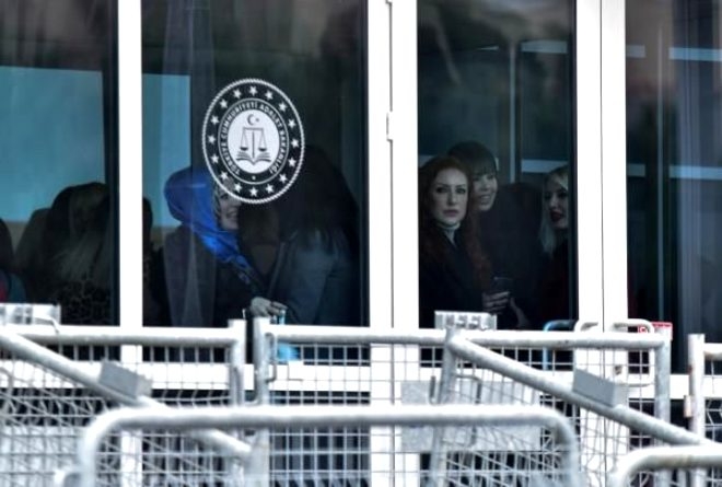 2 ay önce tahliye olan Kedicikler, Adnan Oktar için Silivri'de! galerisi resim 13