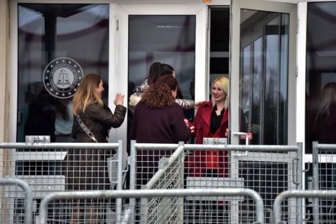 2 ay önce tahliye olan Kedicikler, Adnan Oktar için Silivri'de! galerisi resim 15