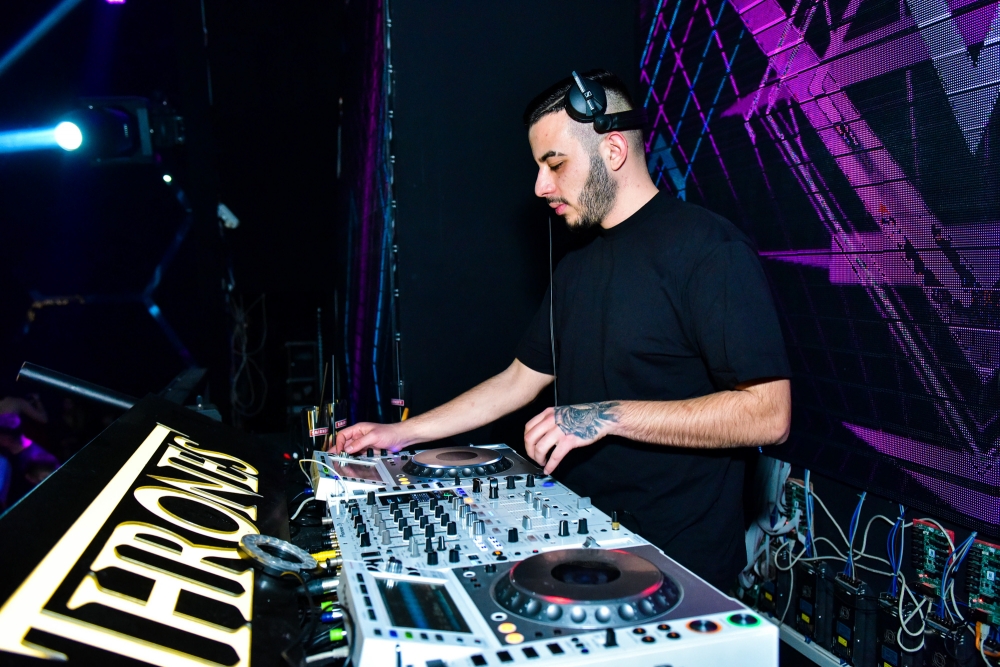 Thrones Club'a renkli şovlar damga vuruyor galerisi resim 6