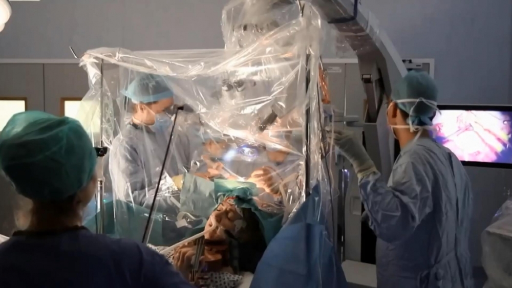 Beyin ameliyatı olurken keman çaldı galerisi resim 2