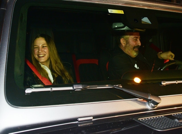 Cem Yılmaz'dan Serenay 'a şarkı:"Küçücüğüm, her şeyim&quo galerisi resim 3