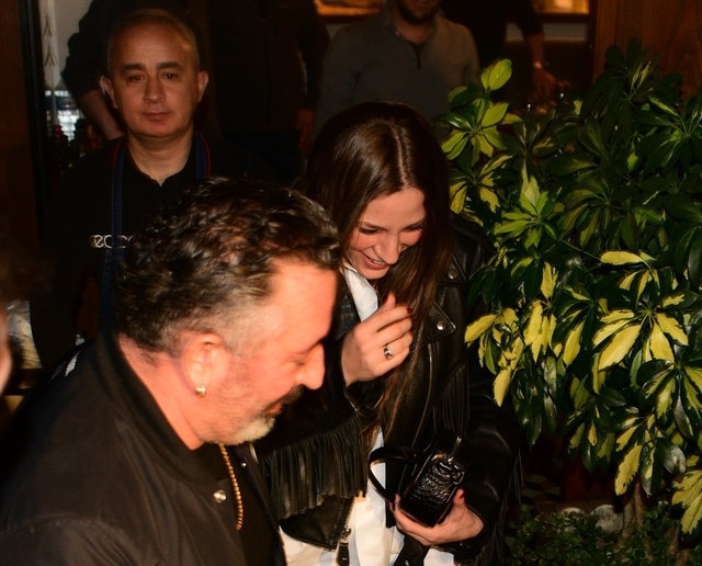 Cem Yılmaz'dan Serenay 'a şarkı:"Küçücüğüm, her şeyim&quo galerisi resim 7