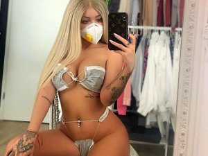 Rus mankenler maskeden bikini giyip paylaşıyor