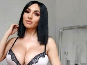 'Benimle izolasyonda kalmak ister misiniz?' diyen model, takip