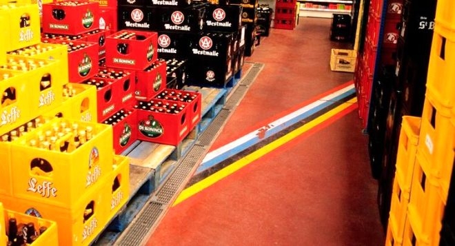 Ülke sınırı evlerinin içinden geçiyor galerisi resim 3