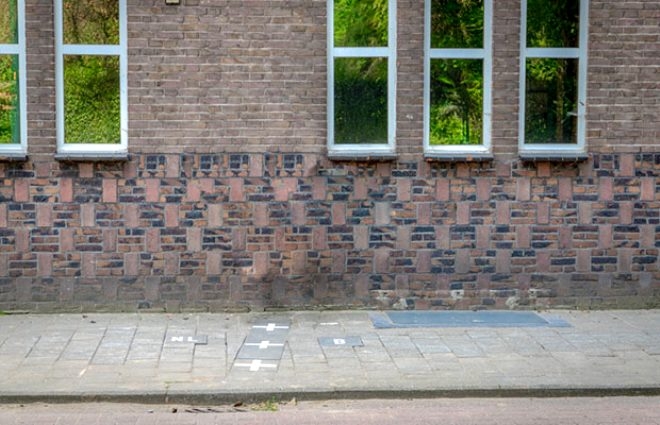 Ülke sınırı evlerinin içinden geçiyor galerisi resim 7