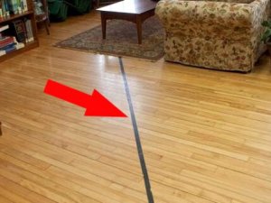 Ülke sınırı evlerinin içinden geçiyor