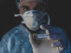 Corona virüsü vücudumuzu ele geçiriyor!