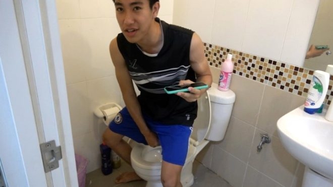 Klozetten çıkan piton, 18 yaşındaki gencin cinsel organını ısırdı galerisi resim 3