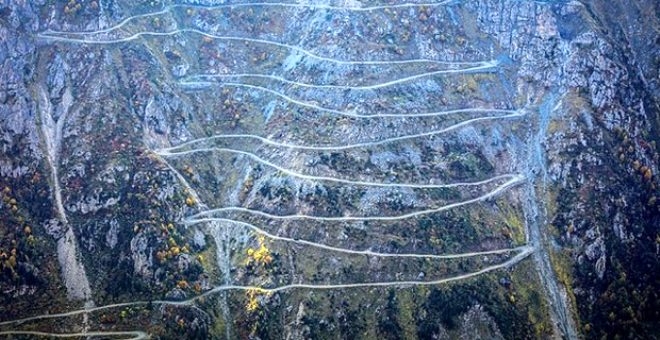 Türkiye'nin ve dünyanın en tehlikeli yolu heyelan nedeniyle ulaşıma galerisi resim 1