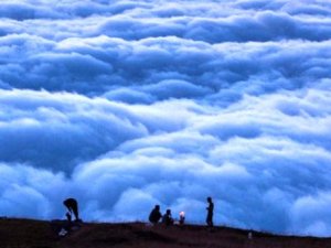 Bulutların üzerindeki yayla seyri doyumsuz manzarasıyla büyülüyor
