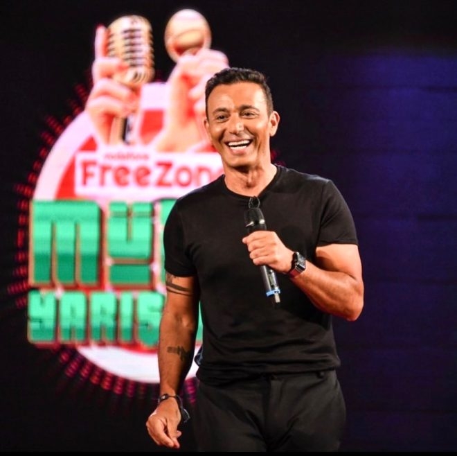 Kurbağa hayranı! İşte ünlülerin garip alışkanlıkları galerisi resim 18