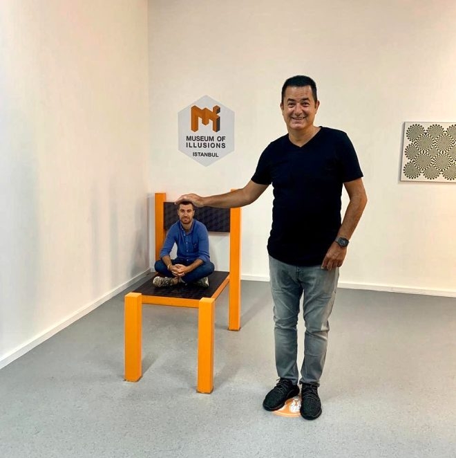 Kurbağa hayranı! İşte ünlülerin garip alışkanlıkları galerisi resim 3