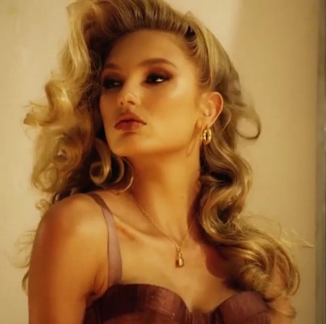 Hollandalı manken Romee Strijd sıkı çalışıyor galerisi resim 4