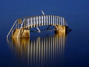 Denizin tam ortasında hiçbir amacı yokmuş gibi duran gizemli köprü: Belh