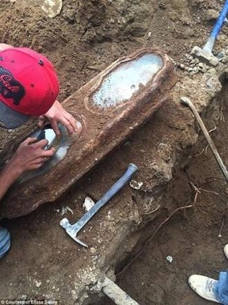 72 yıl önce gömülmüştü... İçinden çıkanlar şaşırttı galerisi resim 5