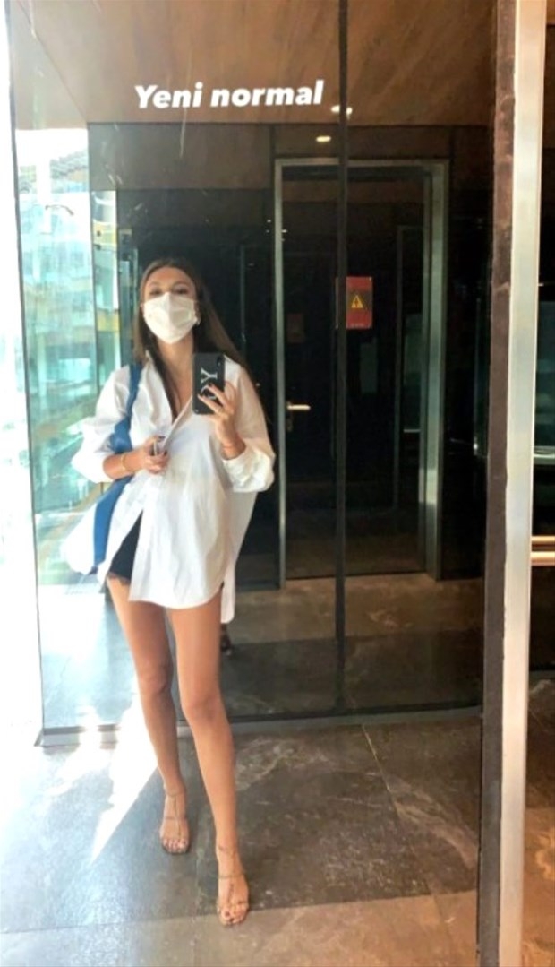 Arka Sokaklar'ın Zeliş'i dekolteli poz verdi, yorum yağmuruna  galerisi resim 5