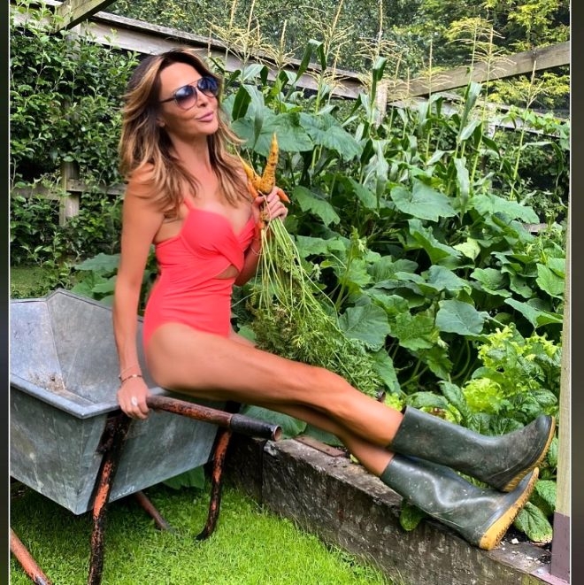 Maskeyi ağzına değil göğüslerine taktı! Ünlü yıldız çılgın akıma gecikme galerisi resim 8