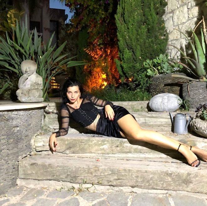 "Doğuştan mesafem var" diyerek maske takmıyordu! Merve Boluğur galerisi resim 11