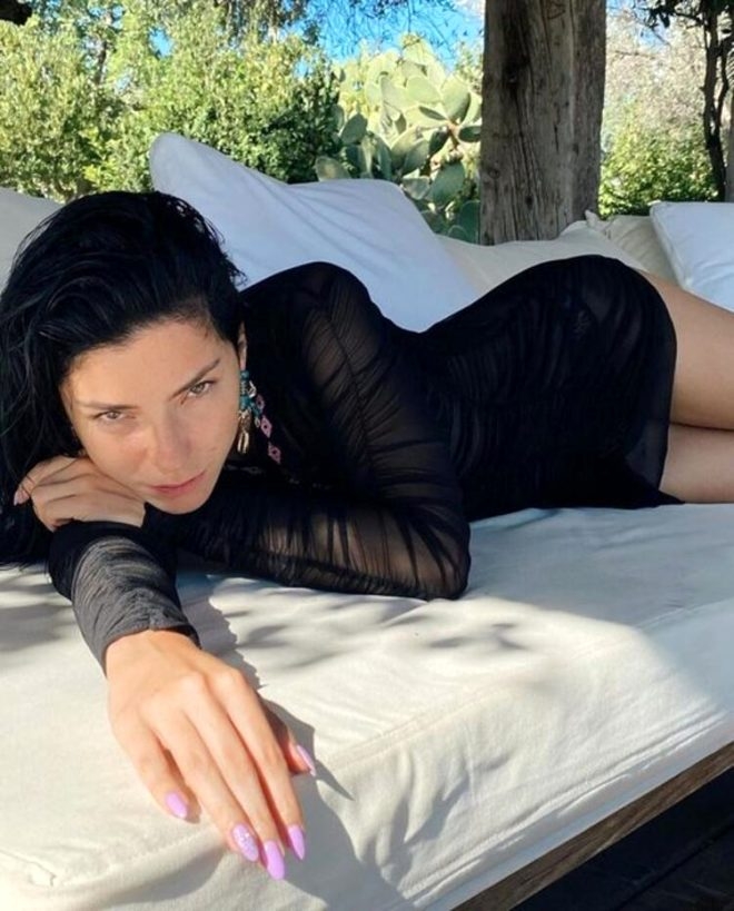 "Doğuştan mesafem var" diyerek maske takmıyordu! Merve Boluğur galerisi resim 4