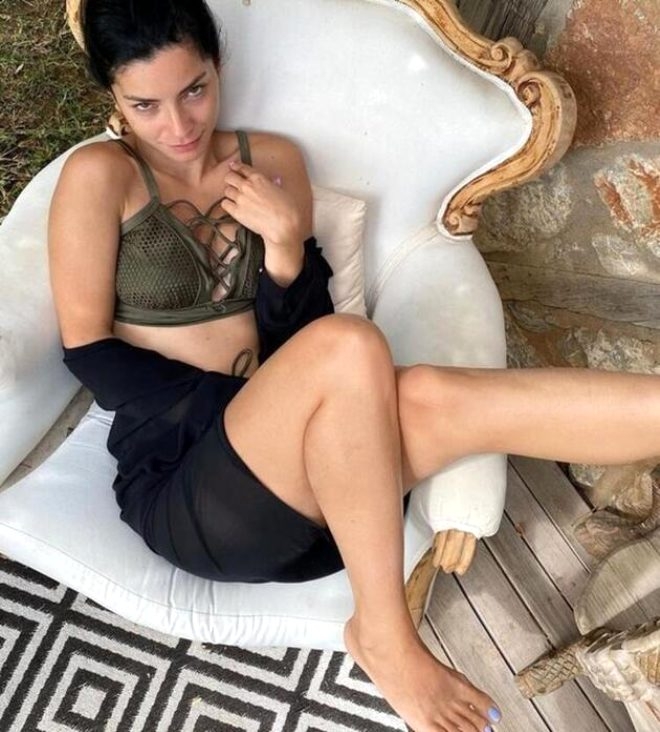 "Doğuştan mesafem var" diyerek maske takmıyordu! Merve Boluğur galerisi resim 5