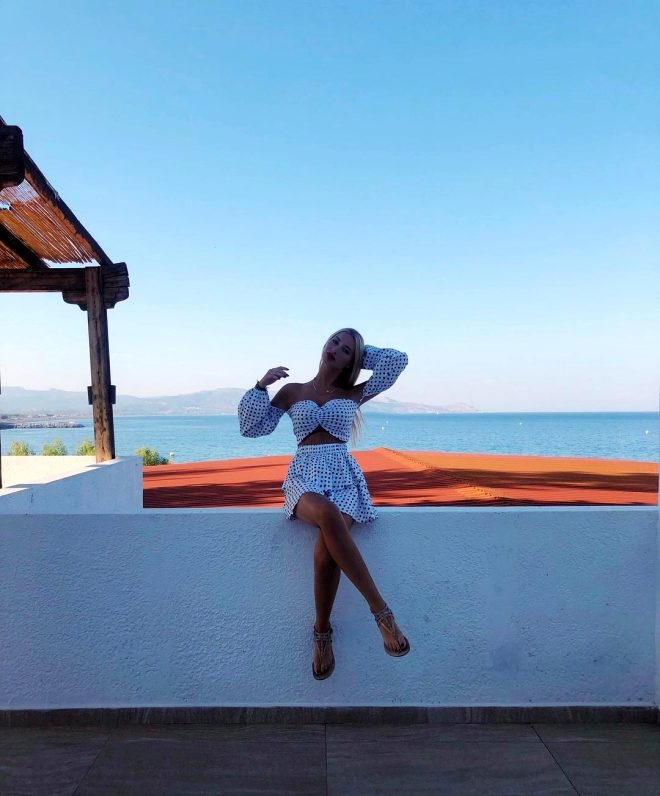 Babası Instagram'ını kapattırmıştı! Coşkun Sabah'ın kızı bomba galerisi resim 13