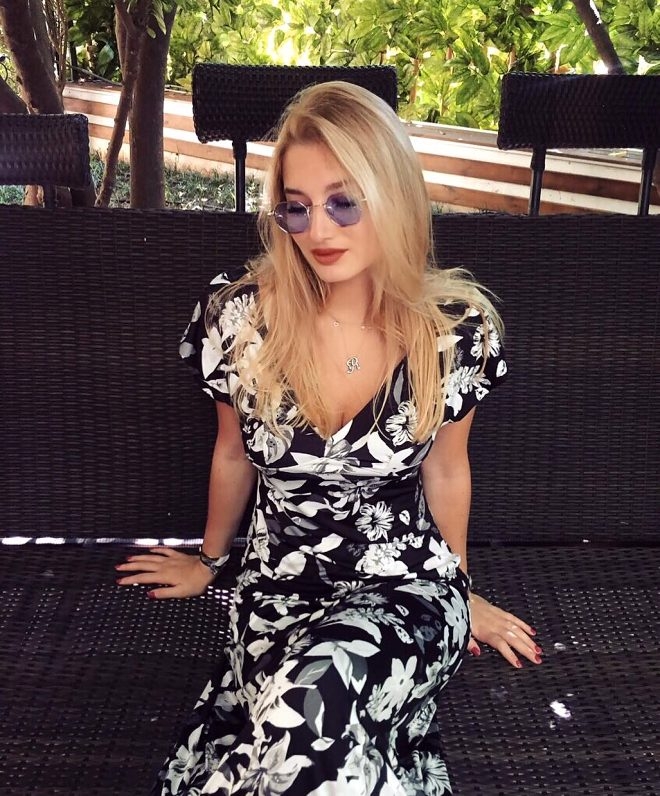 Babası Instagram'ını kapattırmıştı! Coşkun Sabah'ın kızı bomba galerisi resim 2