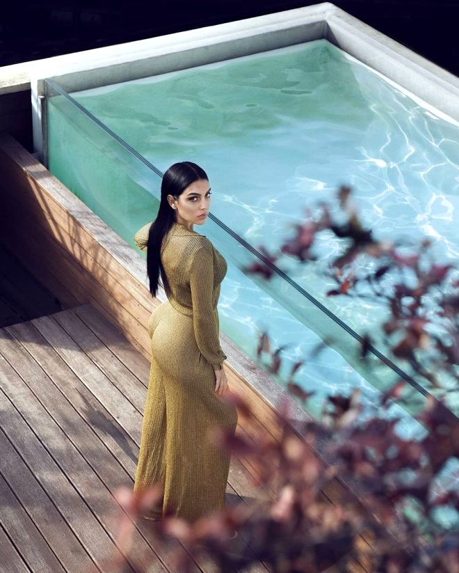 Milyonların içinde yüzen Ronaldo'nun kız arkadaşı geçmişiyle yürek  galerisi resim 10