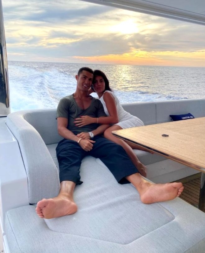 Milyonların içinde yüzen Ronaldo'nun kız arkadaşı geçmişiyle yürek  galerisi resim 19