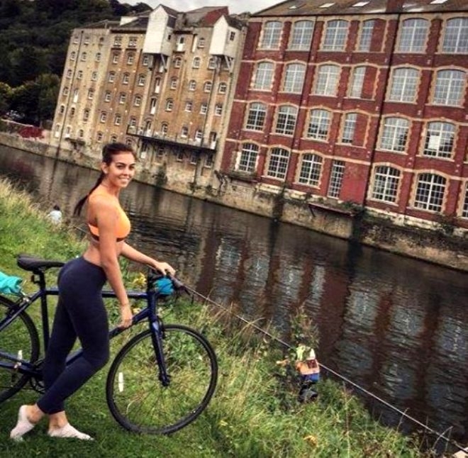 Milyonların içinde yüzen Ronaldo'nun kız arkadaşı geçmişiyle yürek  galerisi resim 3