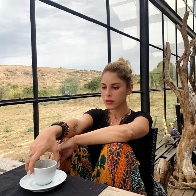 Ünlü oyuncu Irmak Ünal yaptığı hatanın bedelini koronavirüse yakalanarak galerisi resim 12