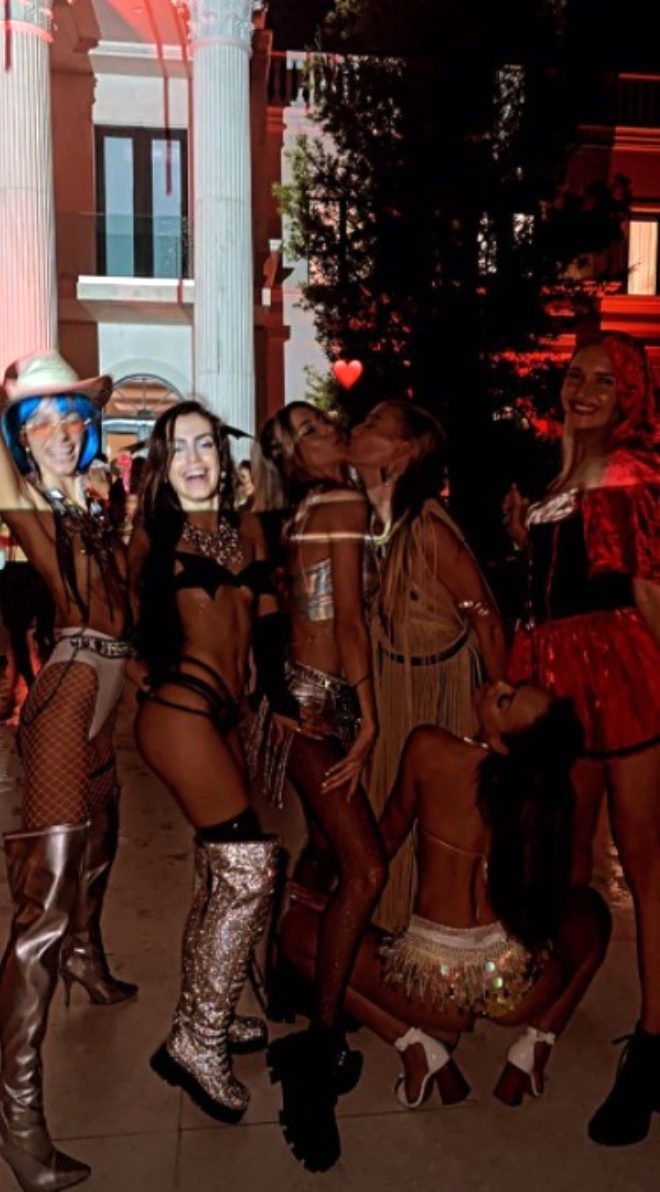 Ne virüs dinliyor ne deprem! Şeyma'nın Cadılar Bayramı paylaşımına  galerisi resim 6