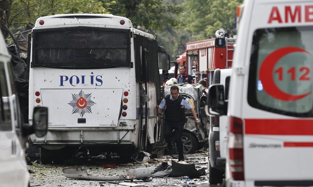 Foto Galeri: İstanbul'da Bombalı Saldırı galerisi resim 1