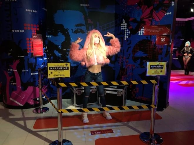 "Korona testim pozitif çıktı" diyen Aleyna'nın heykeli ka galerisi resim 3