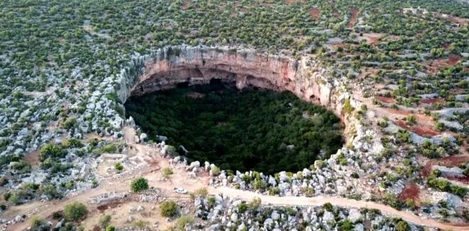Ne zaman oluştuğu bilinmiyor! Burası Akdeniz'in aşağı dünyaya açıla galerisi resim 8