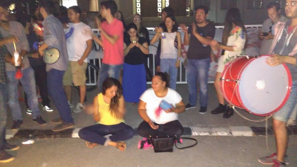 Gençler 3 gündür oradan ayrılmadı galerisi resim 7