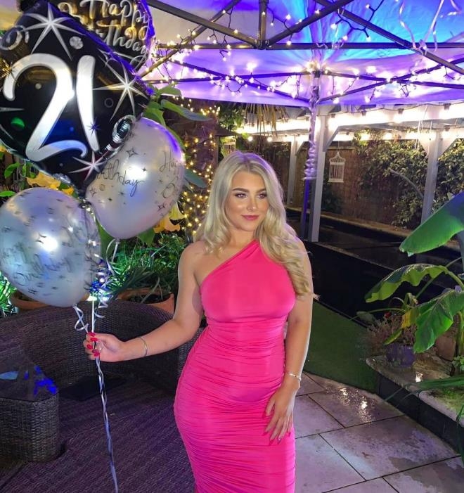 Skandal görüntülerden sonra güzel futbolcu takımından kovuldu galerisi resim 7