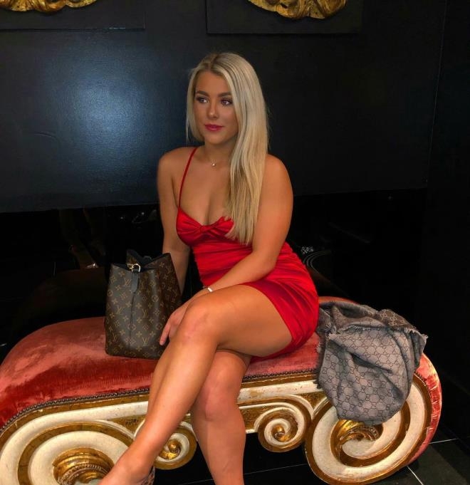 Skandal görüntülerden sonra güzel futbolcu takımından kovuldu galerisi resim 8