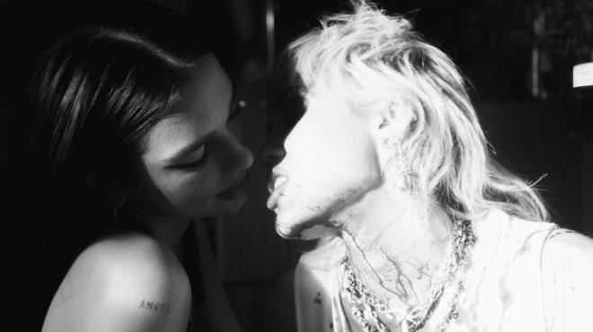 Dua Lipa ile müstehcen pozlar veren Miley Cyrus'tan bomba yorum: Ma galerisi resim 3