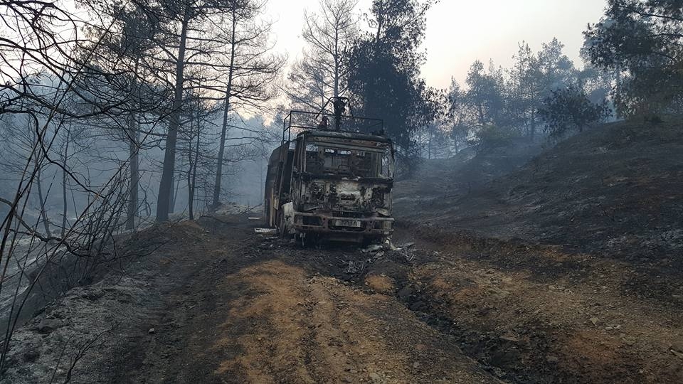 Yangın 2 can aldı. İşte Trodos'taki büyük yangından fotoğraflar galerisi resim 21