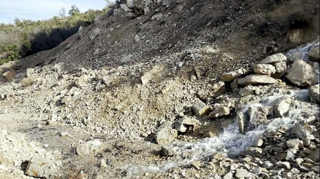 Spil Dağı'ndaki gizemli şelalenin ne kaynağı belli ne de suyun nere galerisi resim 5