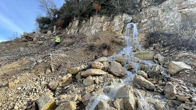 Spil Dağı'ndaki gizemli şelalenin ne kaynağı belli ne de suyun nere galerisi resim 6