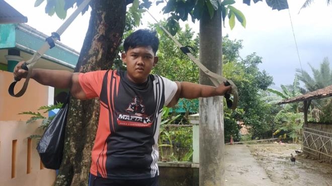 Dünyanın en şişman çocuğu 110 kilo verdi galerisi resim 8